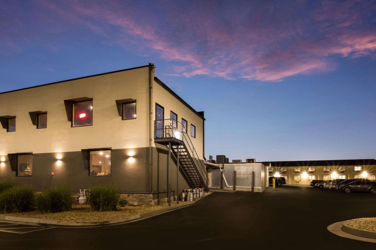Rodeway Inn Fort Morgan Exterior photo